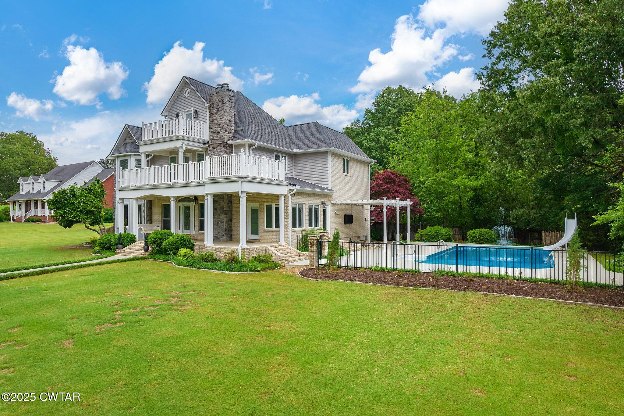 Humboldt, Tennessee, 38343, United States, 4 Bedrooms Bedrooms, ,5 BathroomsBathrooms,Residential,For Sale,1818356