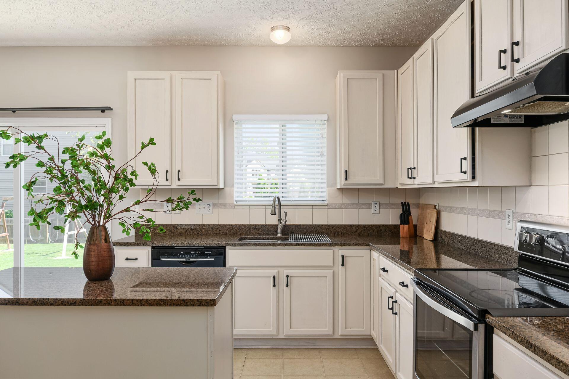 Hilliard, Ohio, 43026, United States, 4 Bedrooms Bedrooms, ,4 BathroomsBathrooms,Residential,For Sale,1965568