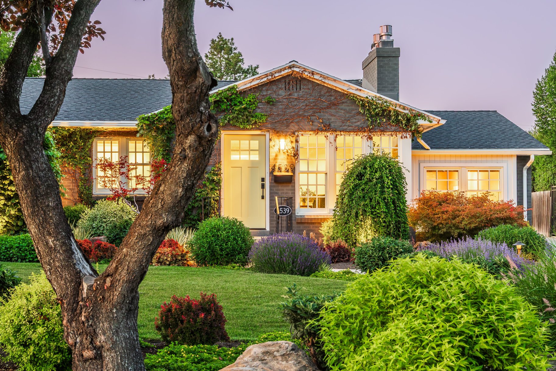  Tastefully Updated Holladay Rambler on .60 acre Manicured Lot - 物件實景