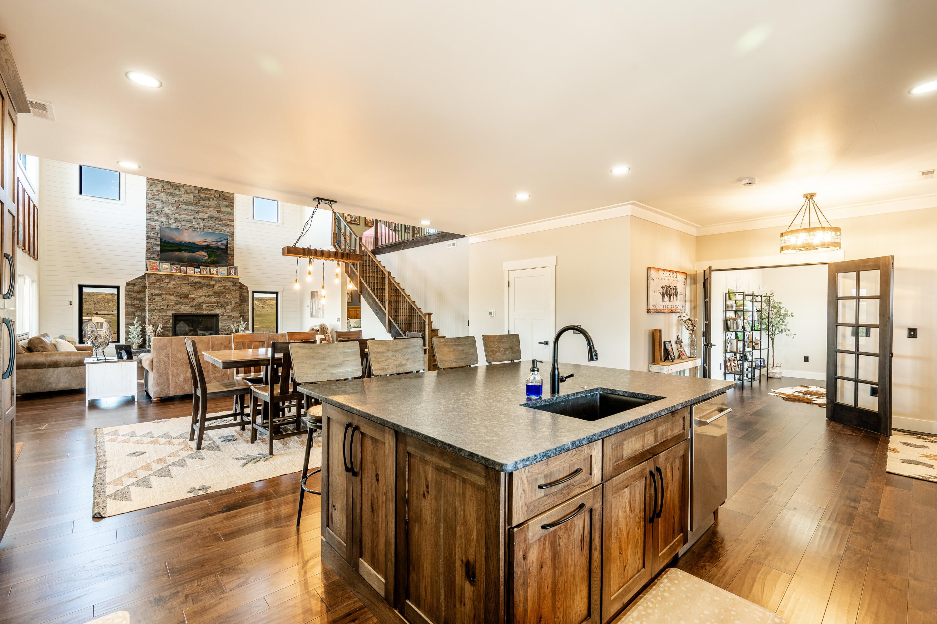 Ranchester, Wyoming, 82839, United States, 5 Bedrooms Bedrooms, ,4 BathroomsBathrooms,Residential,For Sale,2016525