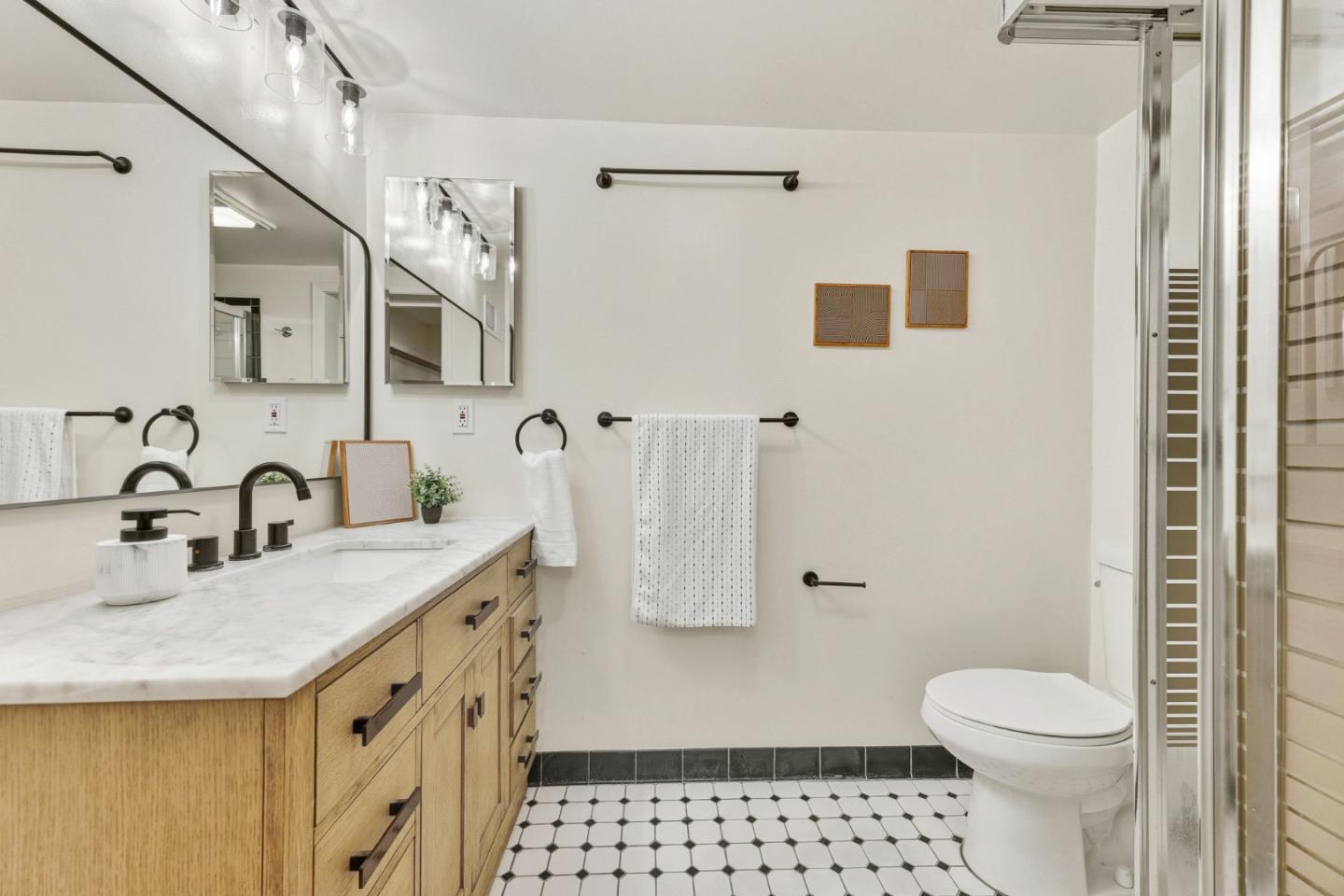 Oakland, California, 94610, United States, 4 Bedrooms Bedrooms, ,4 BathroomsBathrooms,Residential,For Sale,1987505