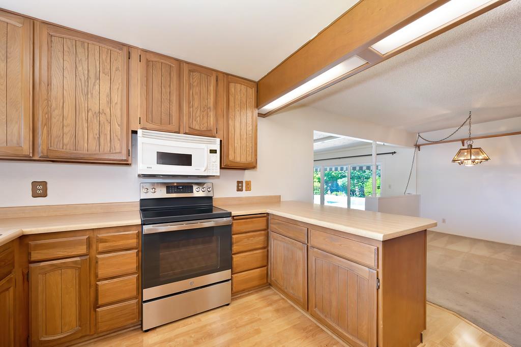 Roseville, California, 95678, United States, 3 Bedrooms Bedrooms, ,2 BathroomsBathrooms,Residential,For Sale,1940546