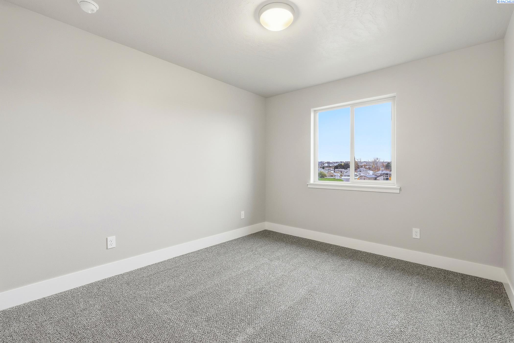 Kennewick, Washington, 99338, United States, 4 Bedrooms Bedrooms, ,1 BathroomBathrooms,Residential,For Sale,1996231