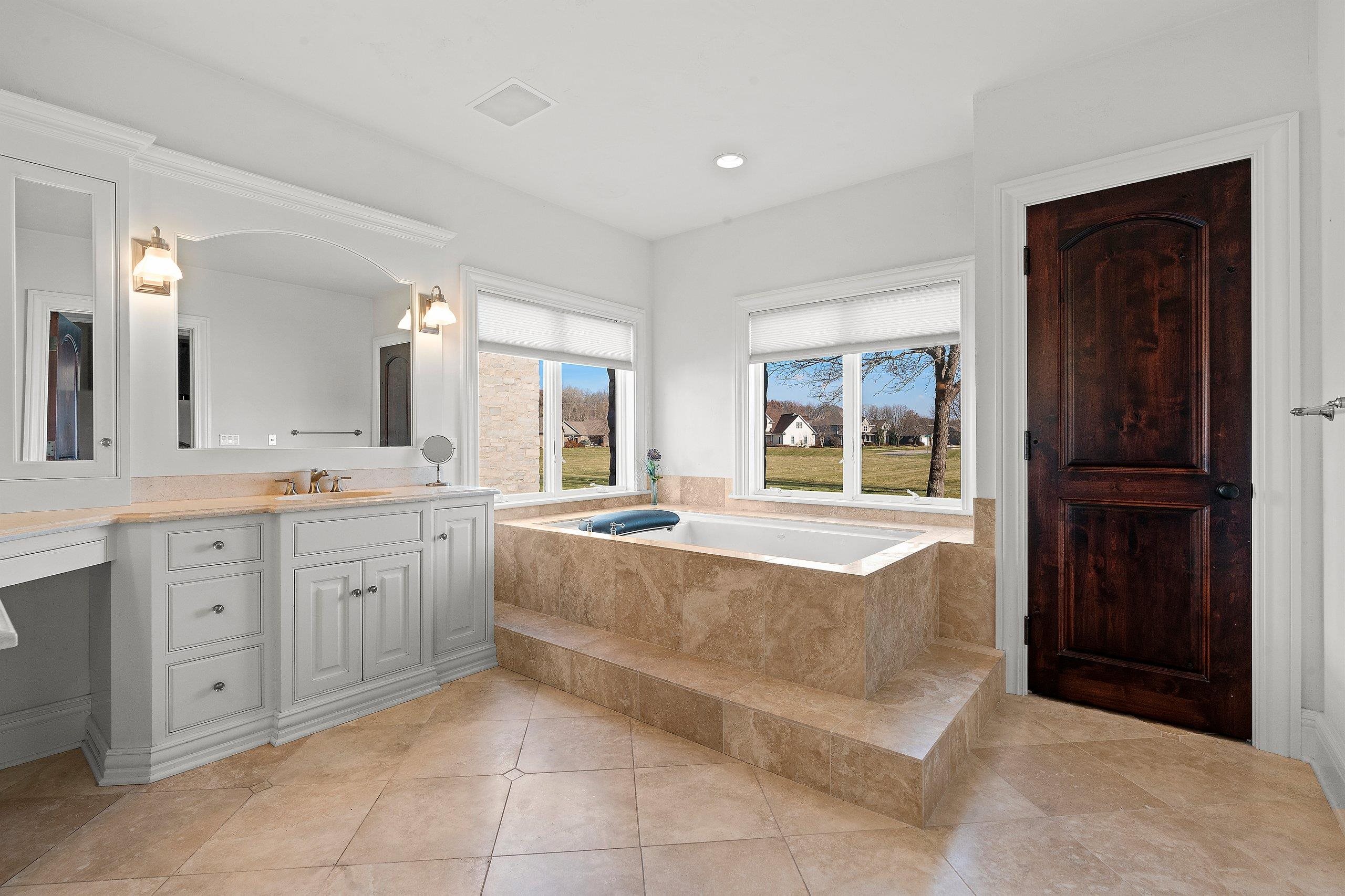 MENASHA, Wisconsin, 54952, United States, 6 Bedrooms Bedrooms, ,5 BathroomsBathrooms,Residential,For Sale,1994548