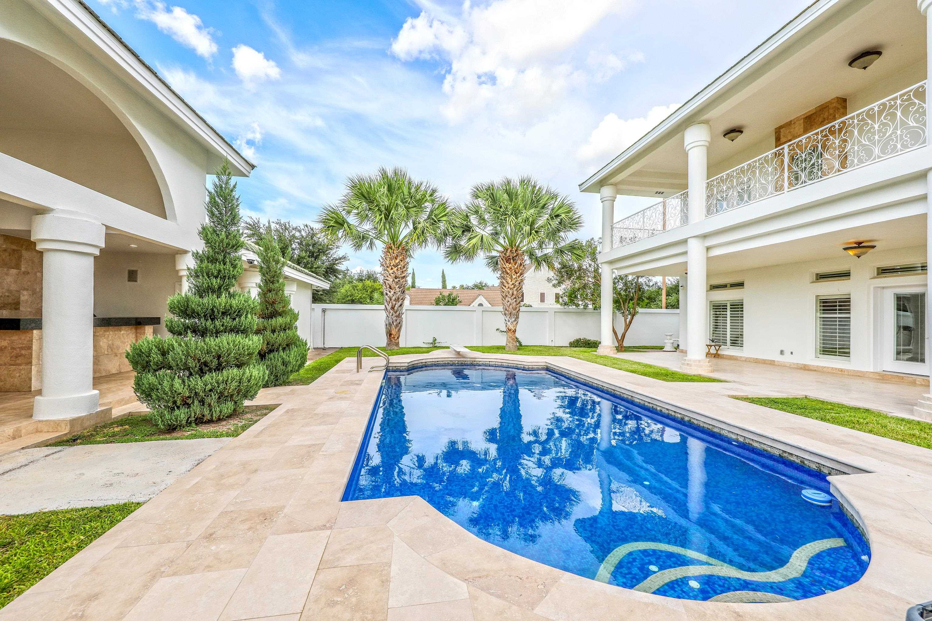 Laredo, Texas, 78041, United States, 4 Bedrooms Bedrooms, ,6 BathroomsBathrooms,Residential,For Sale,1989107