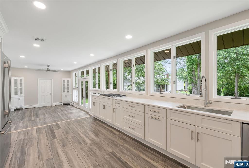 Wyckoff, New Jersey, 07481, United States, 5 Bedrooms Bedrooms, ,5 BathroomsBathrooms,Residential,For Sale,1951013