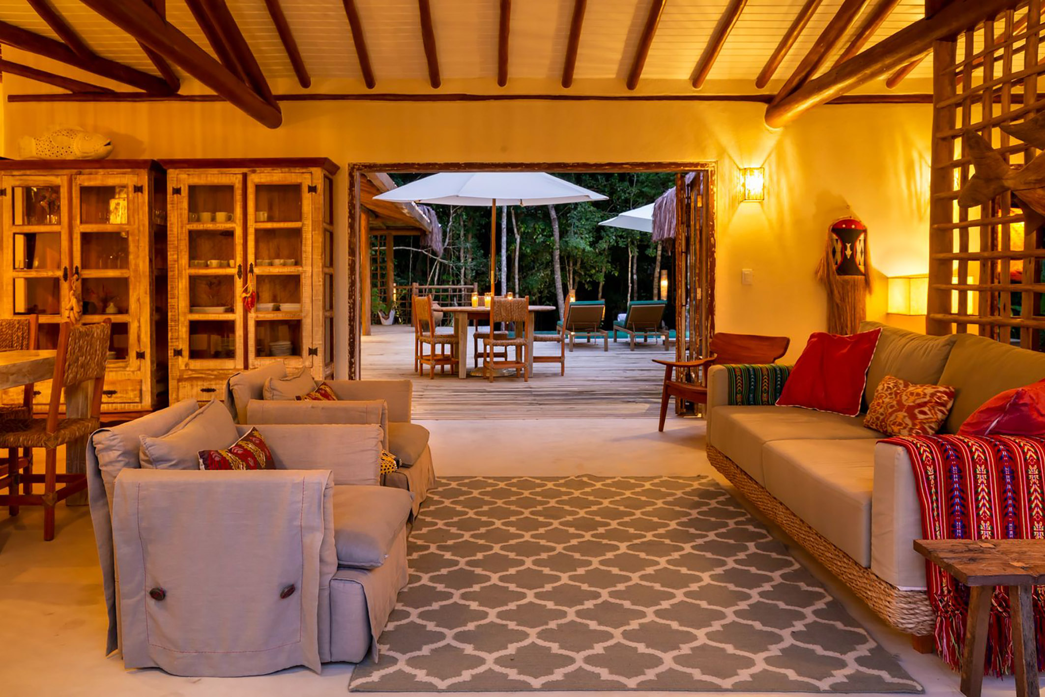  Refined residence with sophisticated interiors and native forest views - 物件實景