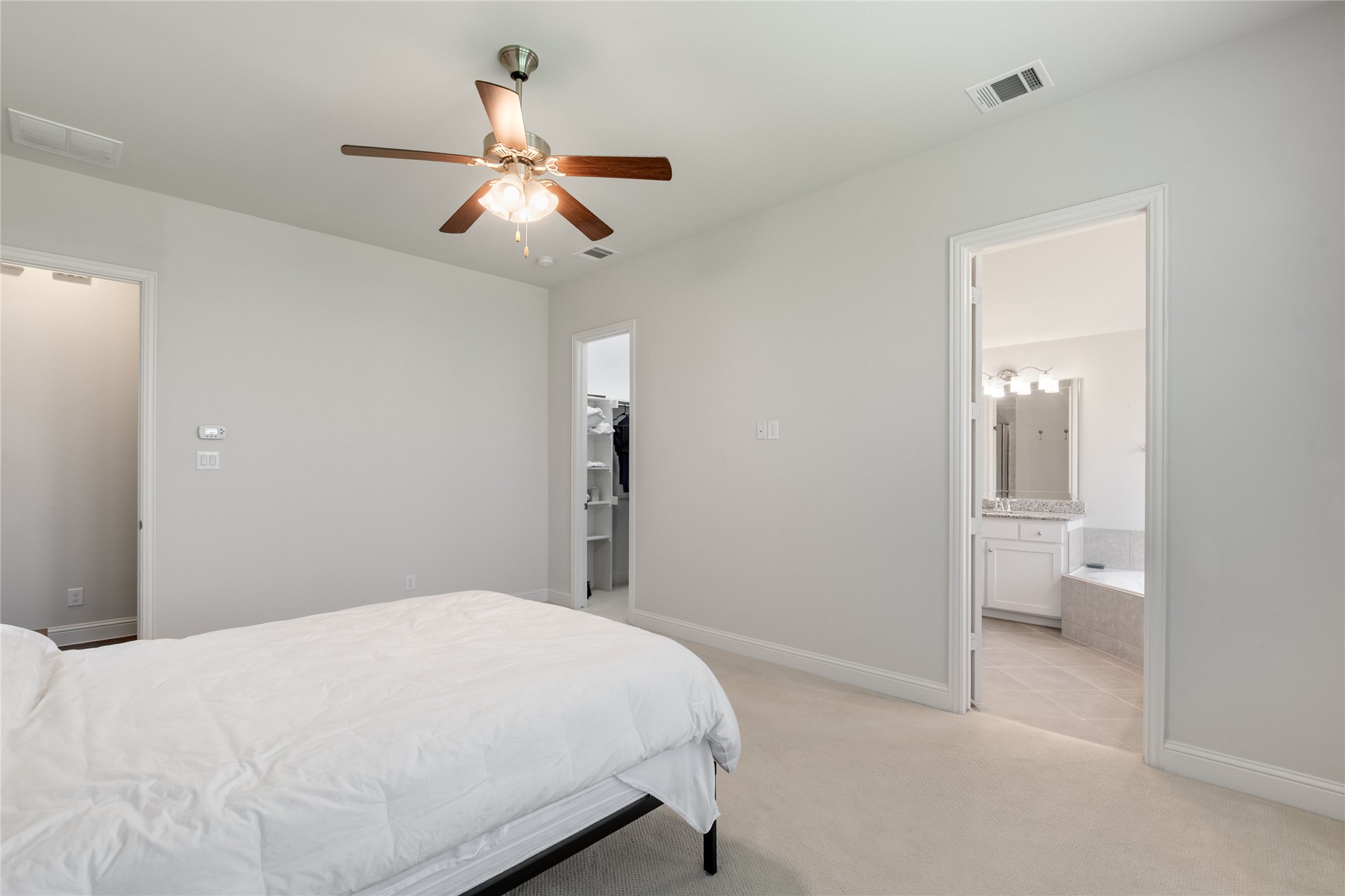 Carrollton, Texas, 75010, United States, 3 Bedrooms Bedrooms, ,2 BathroomsBathrooms,Residential,For Sale,1901690