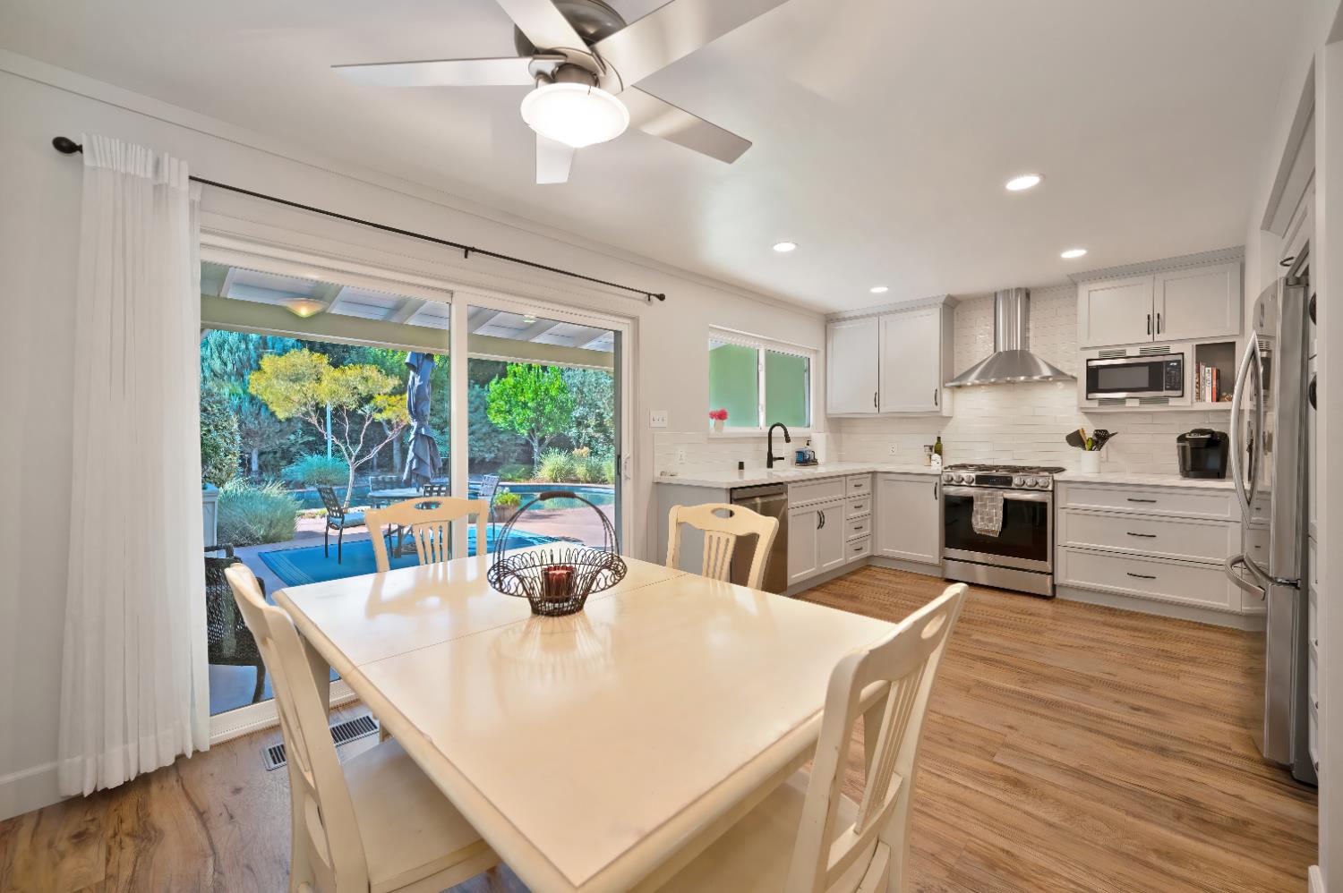 Sacramento, California, 95819, United States, 3 Bedrooms Bedrooms, ,2 BathroomsBathrooms,Residential,For Sale,1987598