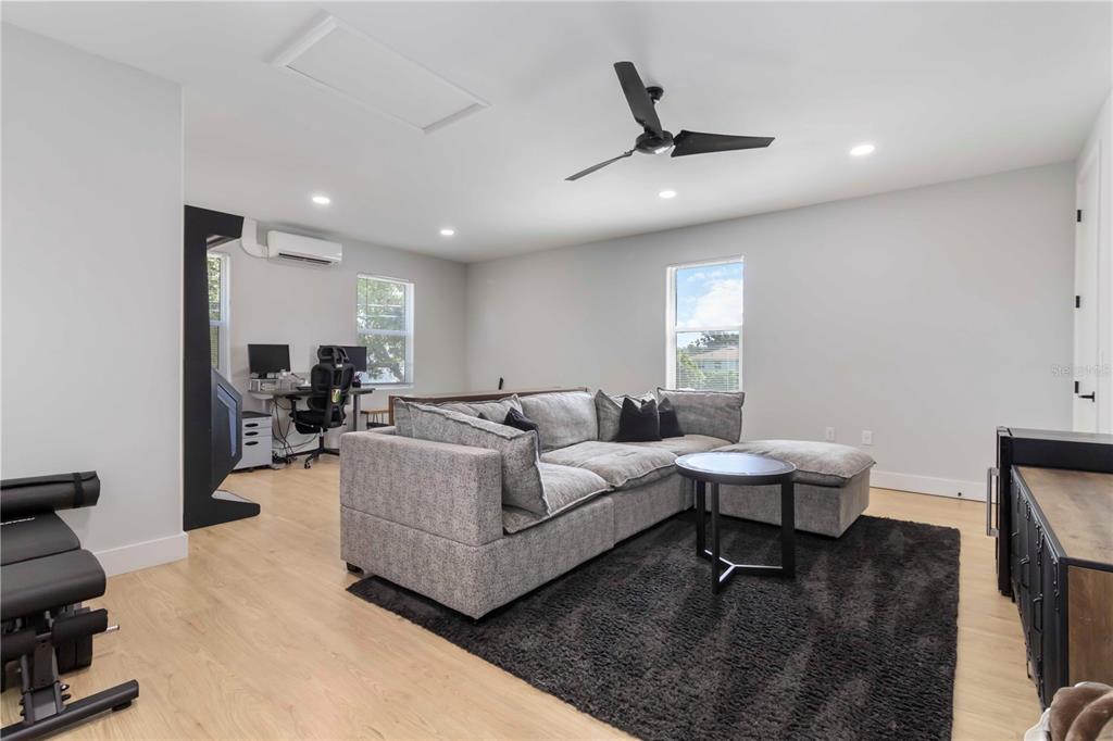St Petersburg, Florida, 33713, United States, 3 Bedrooms Bedrooms, ,3 BathroomsBathrooms,Residential,For Sale,1898616