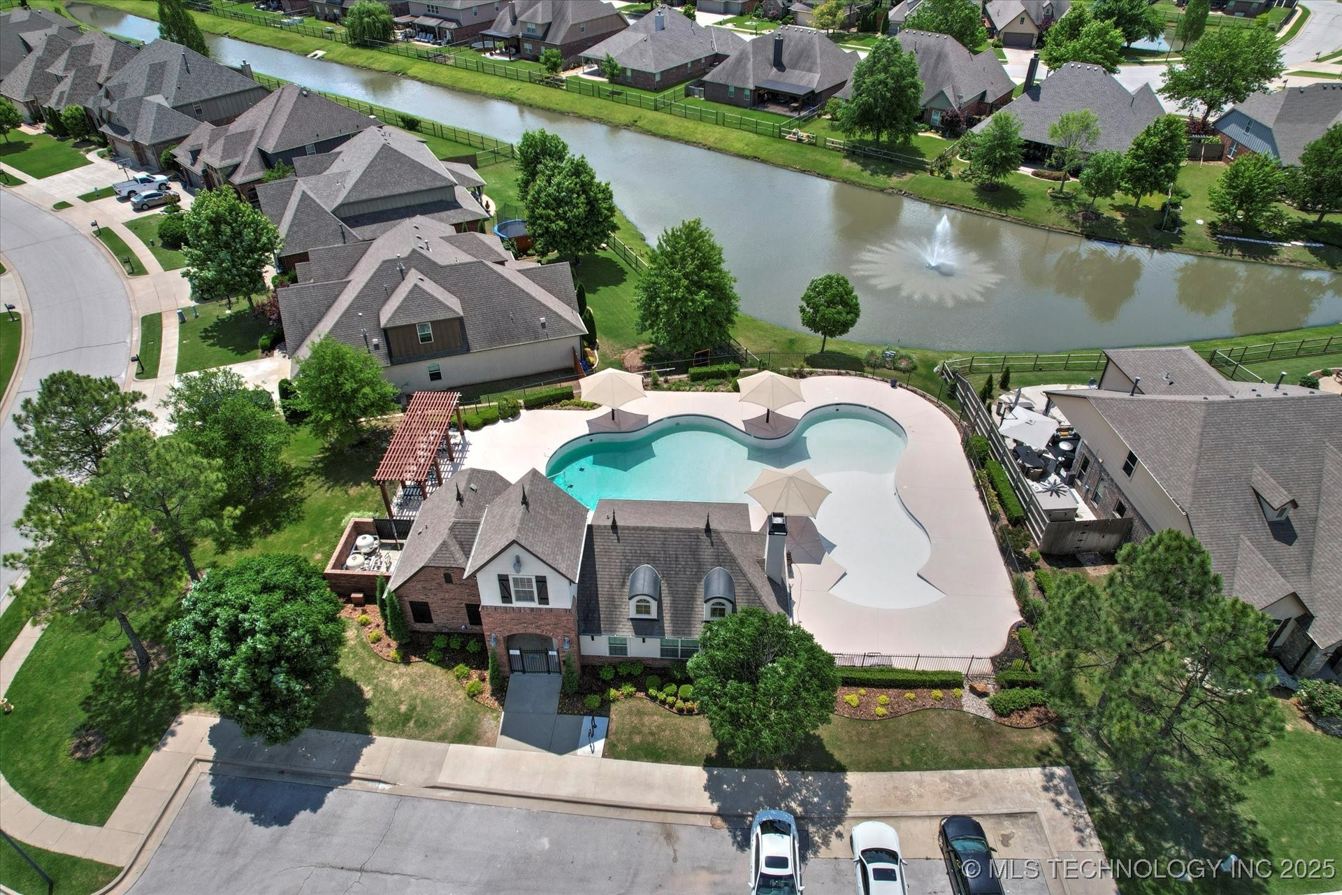 Bixby, Oklahoma, 74070, United States, 4 Bedrooms Bedrooms, ,5 BathroomsBathrooms,Residential,For Sale,1829148