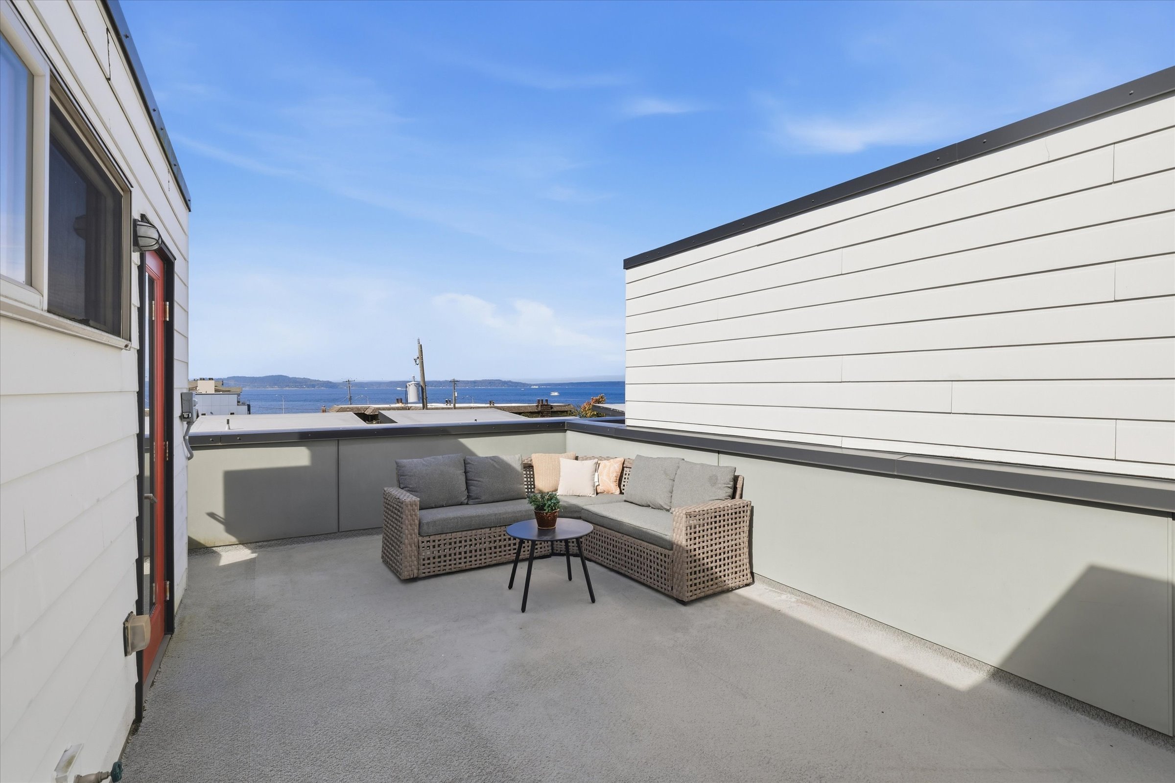  2421 Wickstrom Place SW, Seattle, WA 98116 - 物件實景