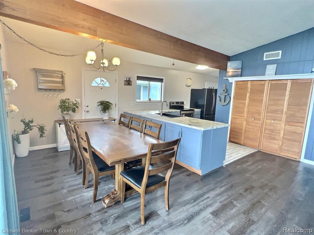 Whitmore Lake, Michigan, 48189, United States, 3 Bedrooms Bedrooms, ,2 BathroomsBathrooms,Residential,For Sale,1925473