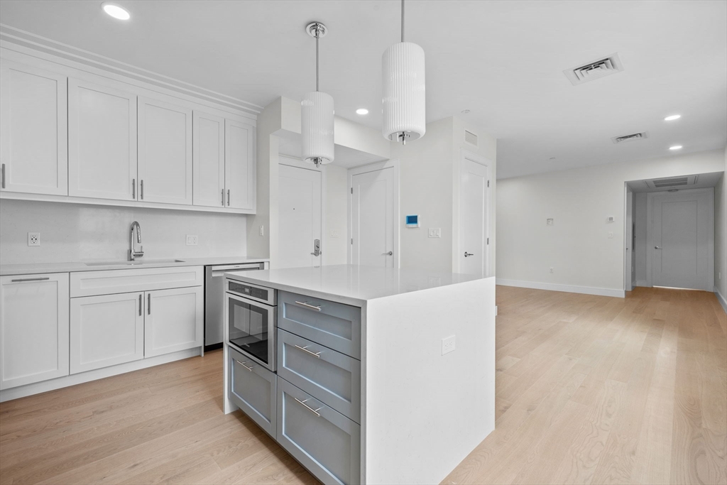 Boston, Massachusetts, 02128, United States, 2 Bedrooms Bedrooms, ,2 BathroomsBathrooms,Residential,For Sale,1942738