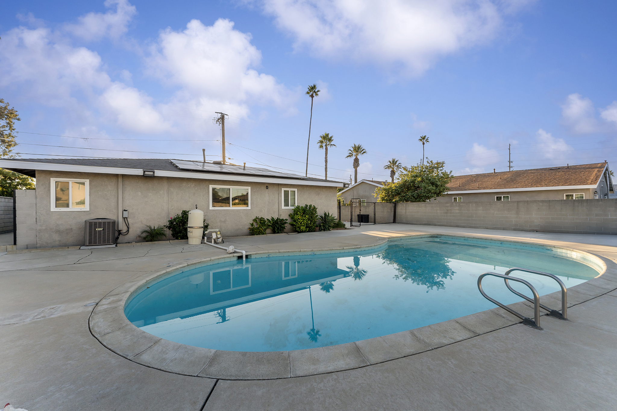 Fontana, California, 92335, United States, 3 Bedrooms Bedrooms, ,1 BathroomBathrooms,Residential,For Sale,1983646