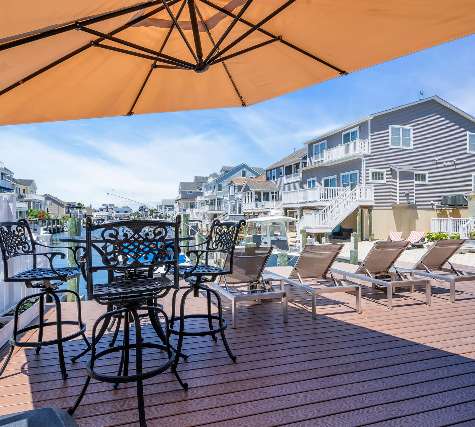 Waterfront Custom Shore Colonial in Silver Beach - 物件實景