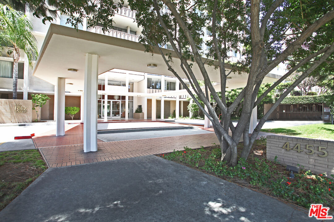 Los Angeles, California, 90027, United States, 1 Bedroom Bedrooms, ,1 BathroomBathrooms,Residential,For Sale,1913700