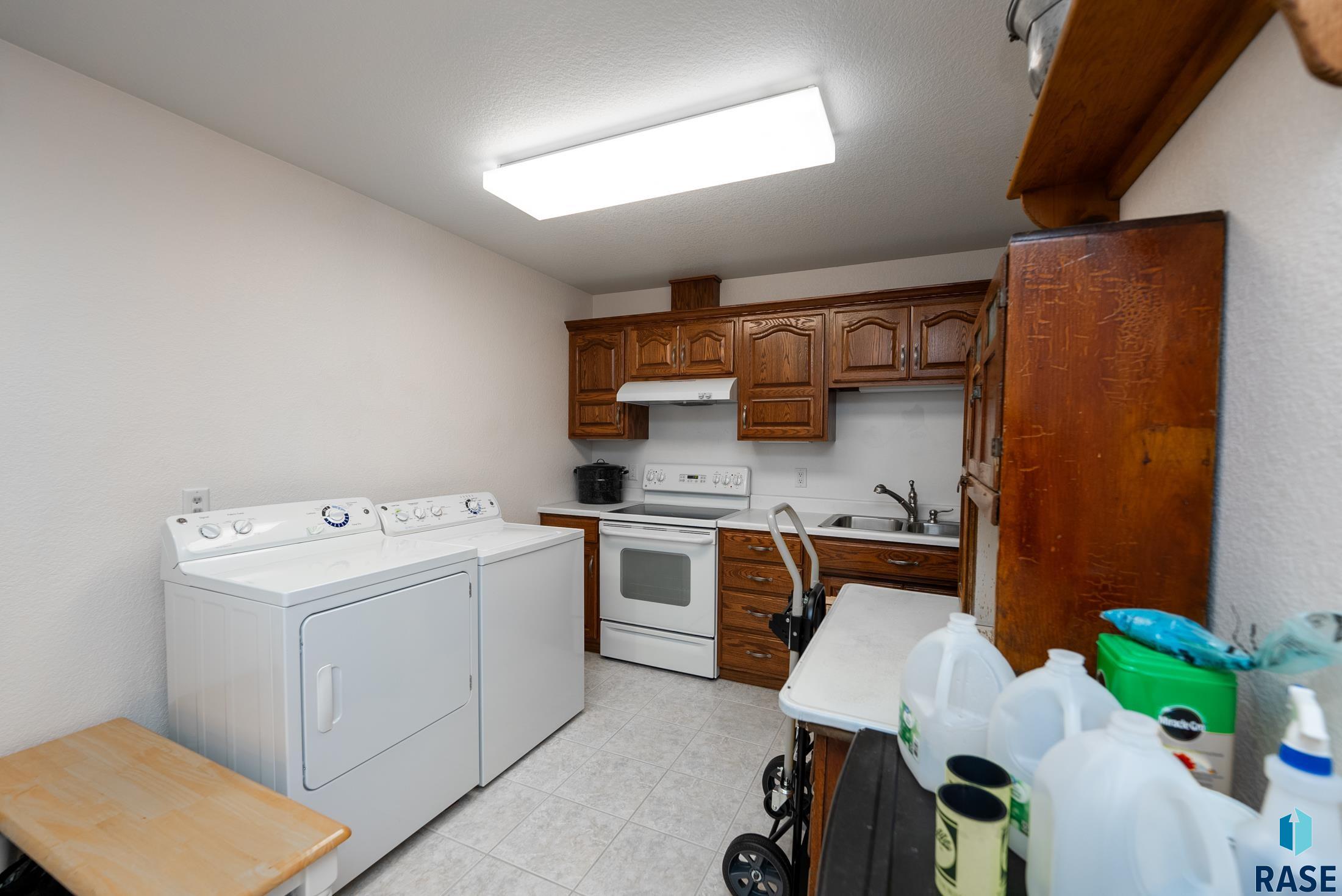 Yankton, South Dakota, 57078, United States, 6 Bedrooms Bedrooms, ,4 BathroomsBathrooms,Residential,For Sale,1975294