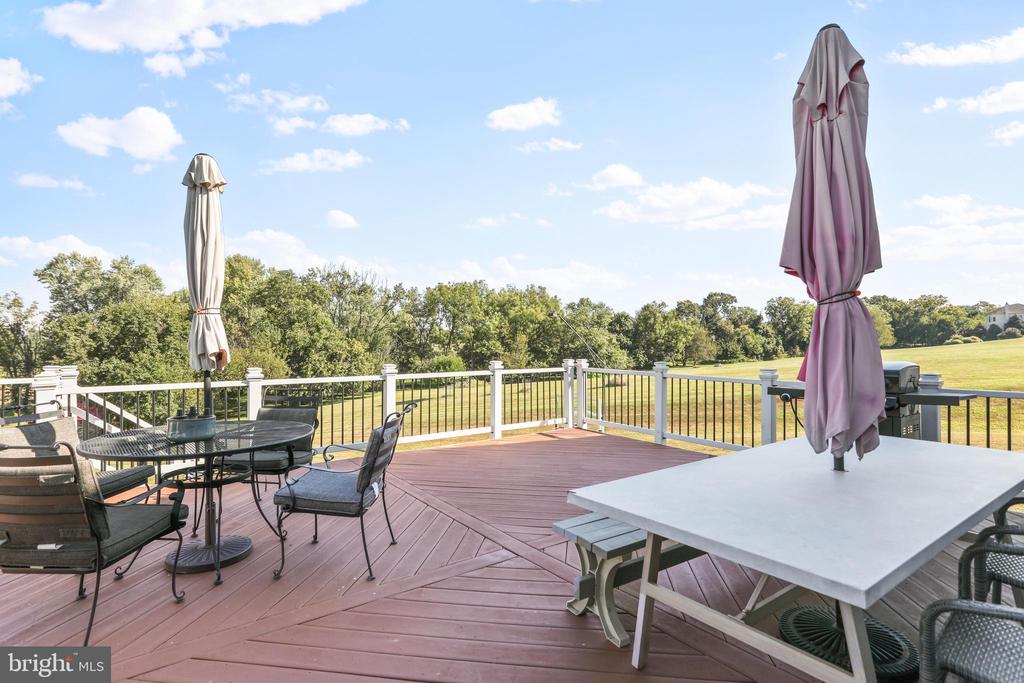 Waterford, Virginia, 20197, United States, 4 Bedrooms Bedrooms, ,5 BathroomsBathrooms,Residential,For Sale,1941290