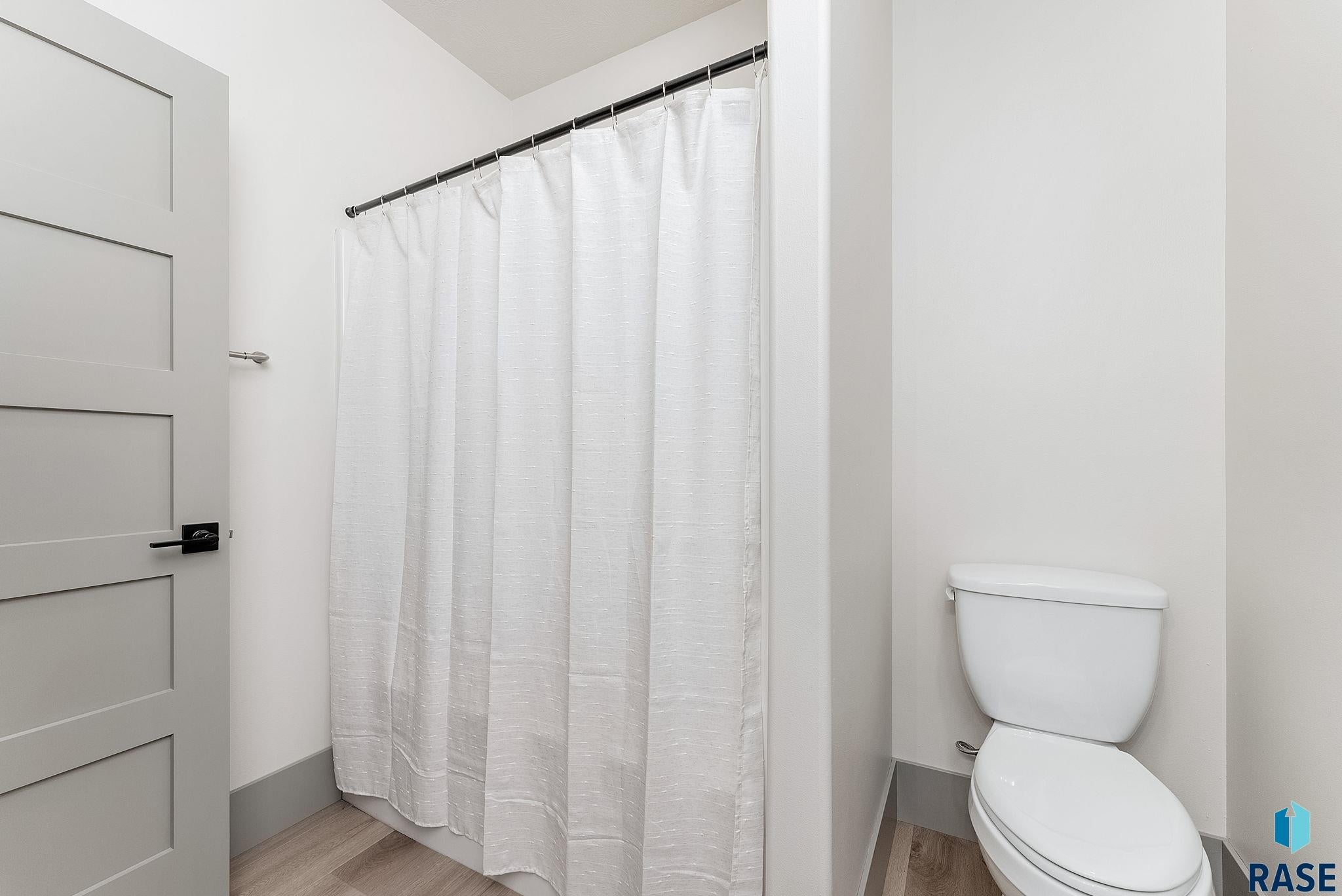Sioux Falls, South Dakota, 57108, United States, 4 Bedrooms Bedrooms, ,2 BathroomsBathrooms,Residential,For Sale,1926720