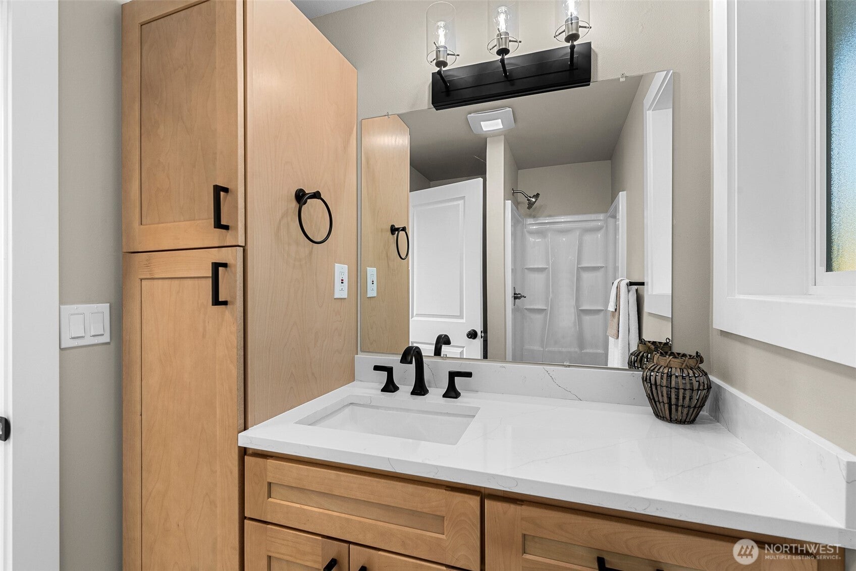 East Wenatchee, Washington, 98802, United States, 3 Bedrooms Bedrooms, ,1 BathroomBathrooms,Residential,For Sale,1984794