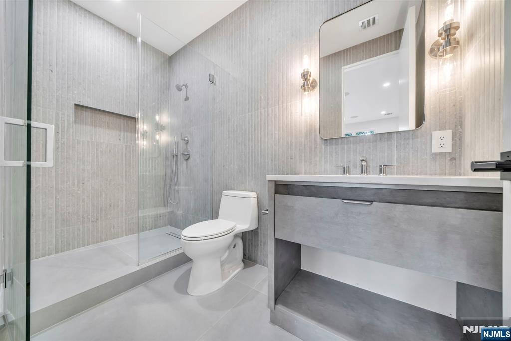 Tenafly, New Jersey, 07670, United States, 6 Bedrooms Bedrooms, ,6 BathroomsBathrooms,Residential,For Sale,1906714