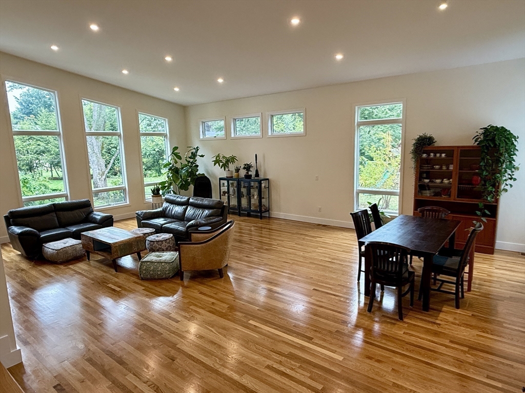 Lexington, Massachusetts, 02420, United States, 5 Bedrooms Bedrooms, ,6 BathroomsBathrooms,Residential,For Sale,1951005