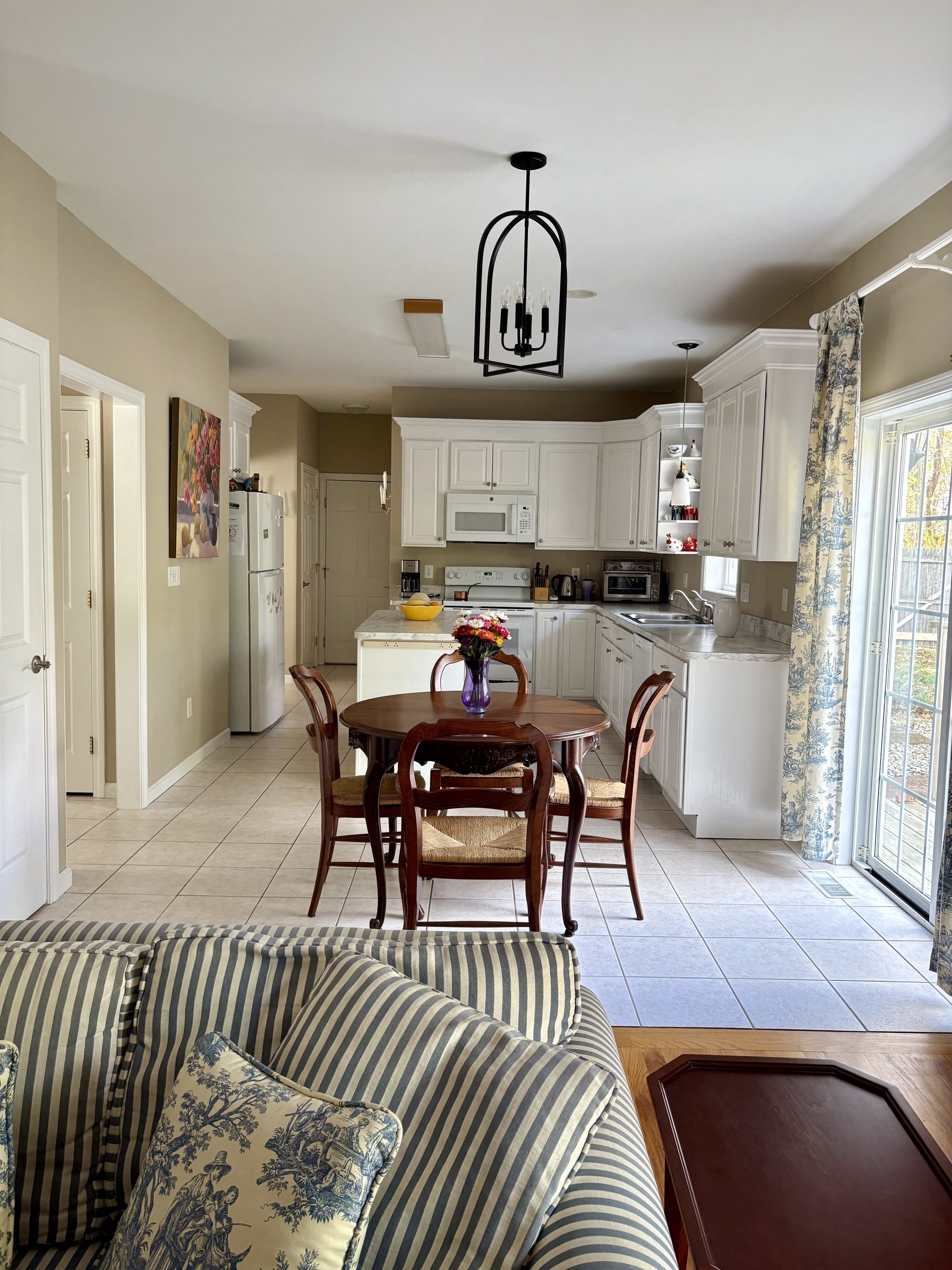 Clinton, Connecticut, 06413, United States, 4 Bedrooms Bedrooms, ,3 BathroomsBathrooms,Residential,For Sale,1989130