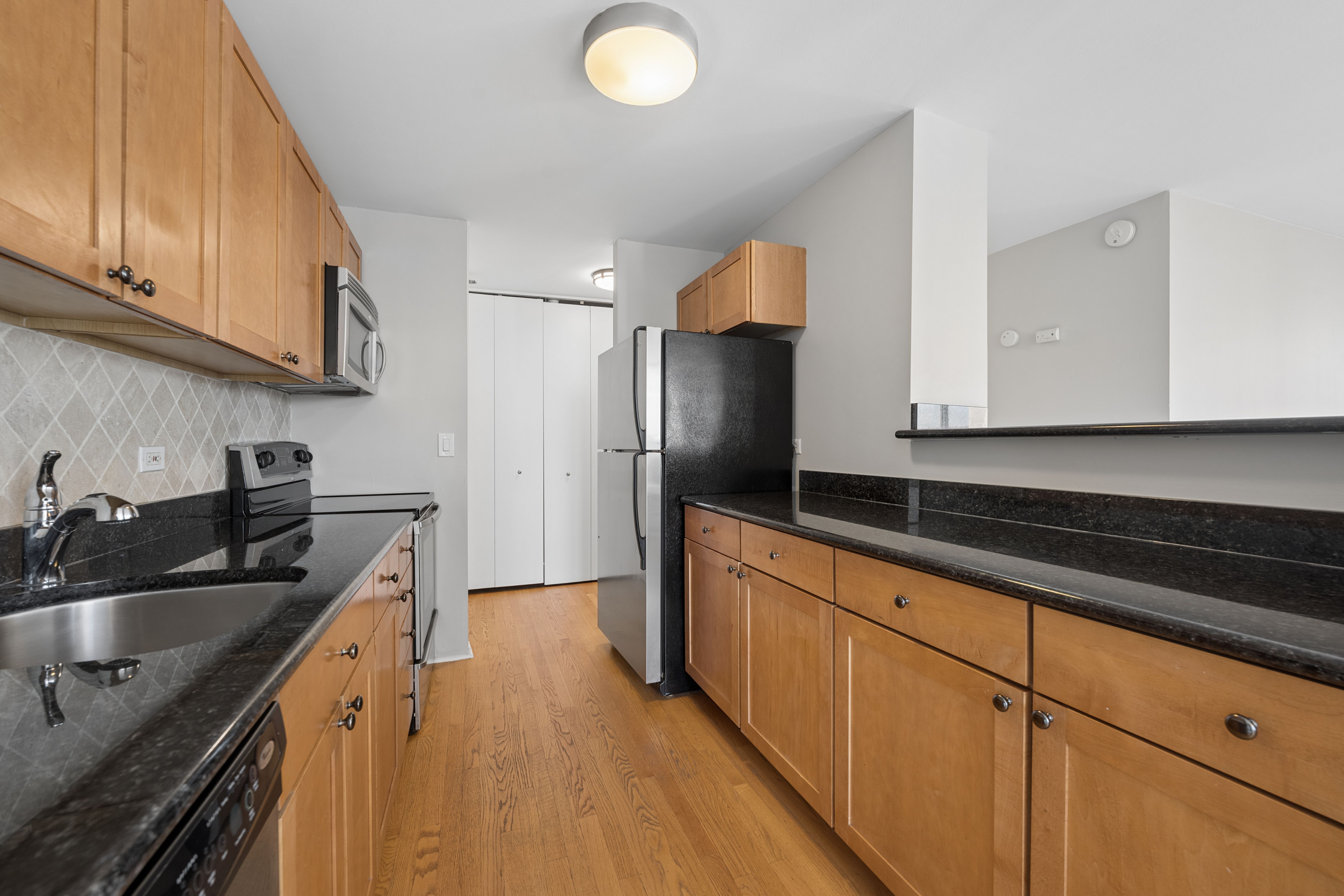  Fantastic Value for This Northeast Corner Unit at Park Place Tower - 物件實景