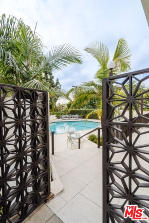 West Hollywood, California, 90069, United States, 1 Bedroom Bedrooms, ,1 BathroomBathrooms,Residential,For Sale,1891837