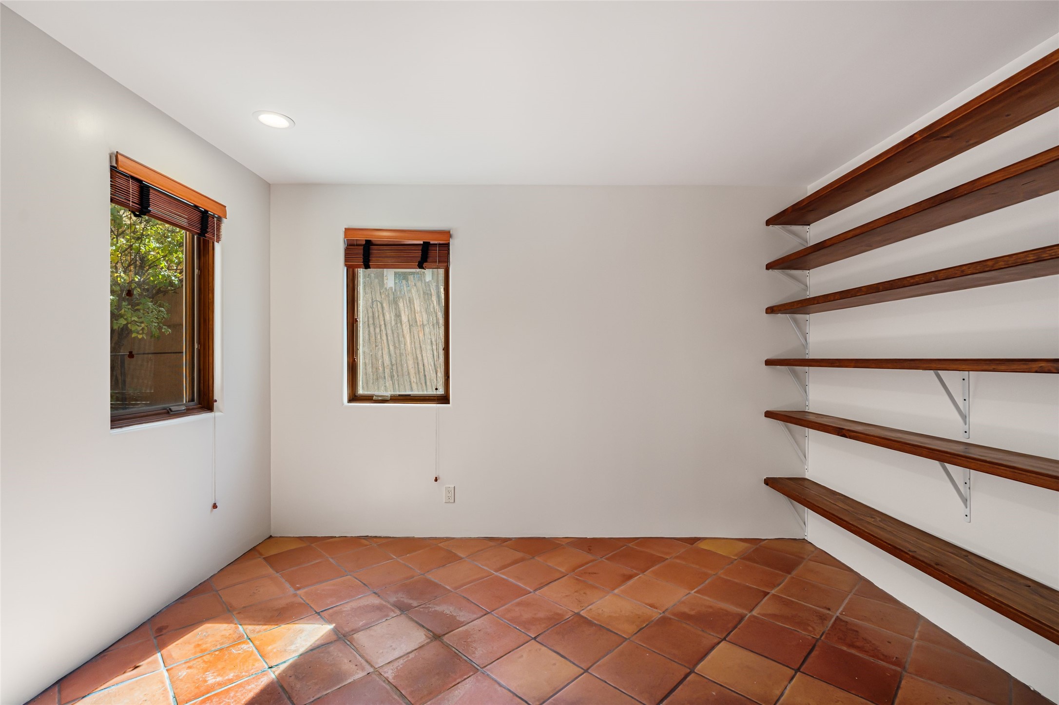  207 Cordova Road B - 物件實景