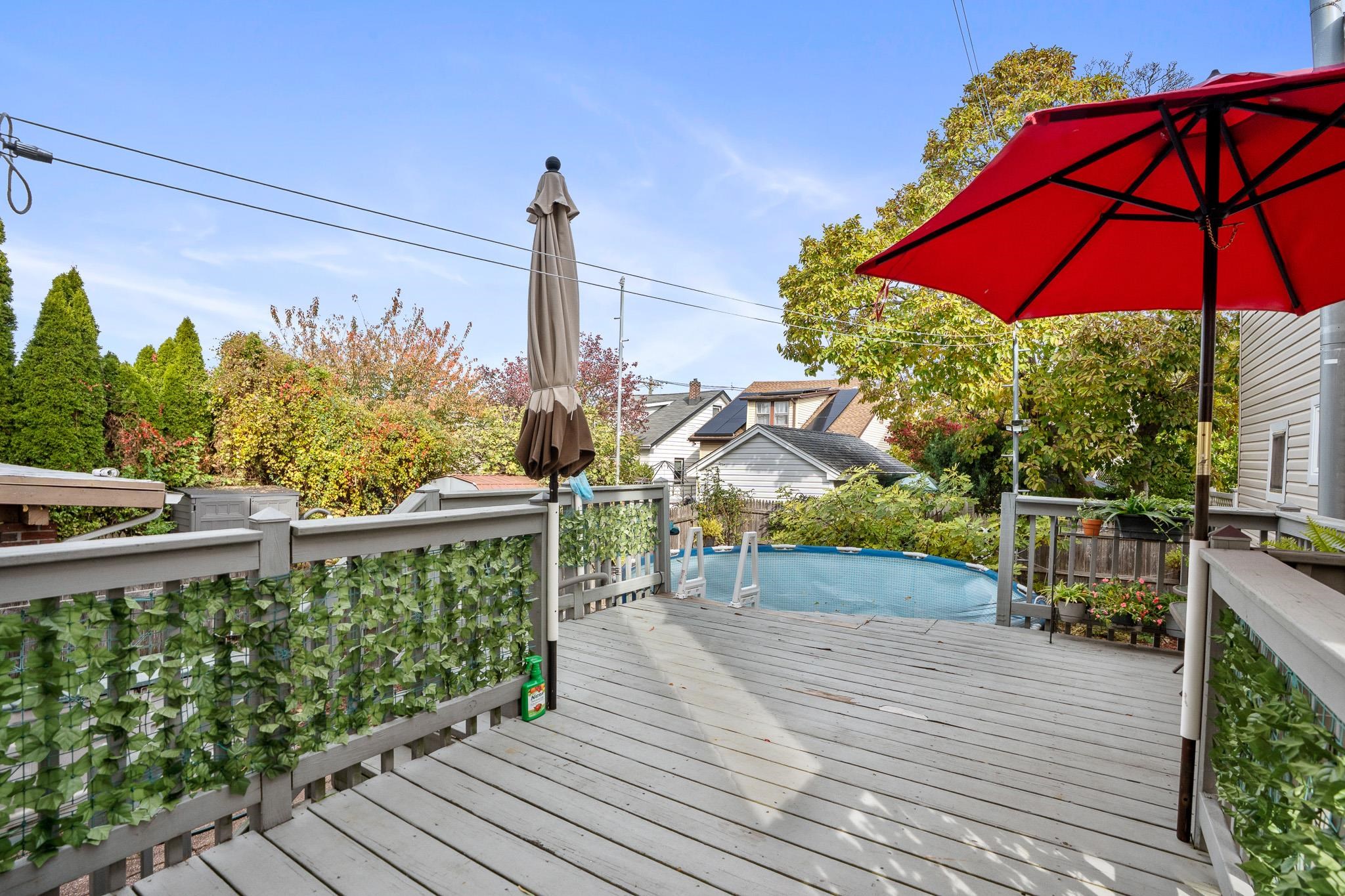 Secaucus, New Jersey, 08094, United States, 3 Bedrooms Bedrooms, ,3 BathroomsBathrooms,Residential,For Sale,1991974