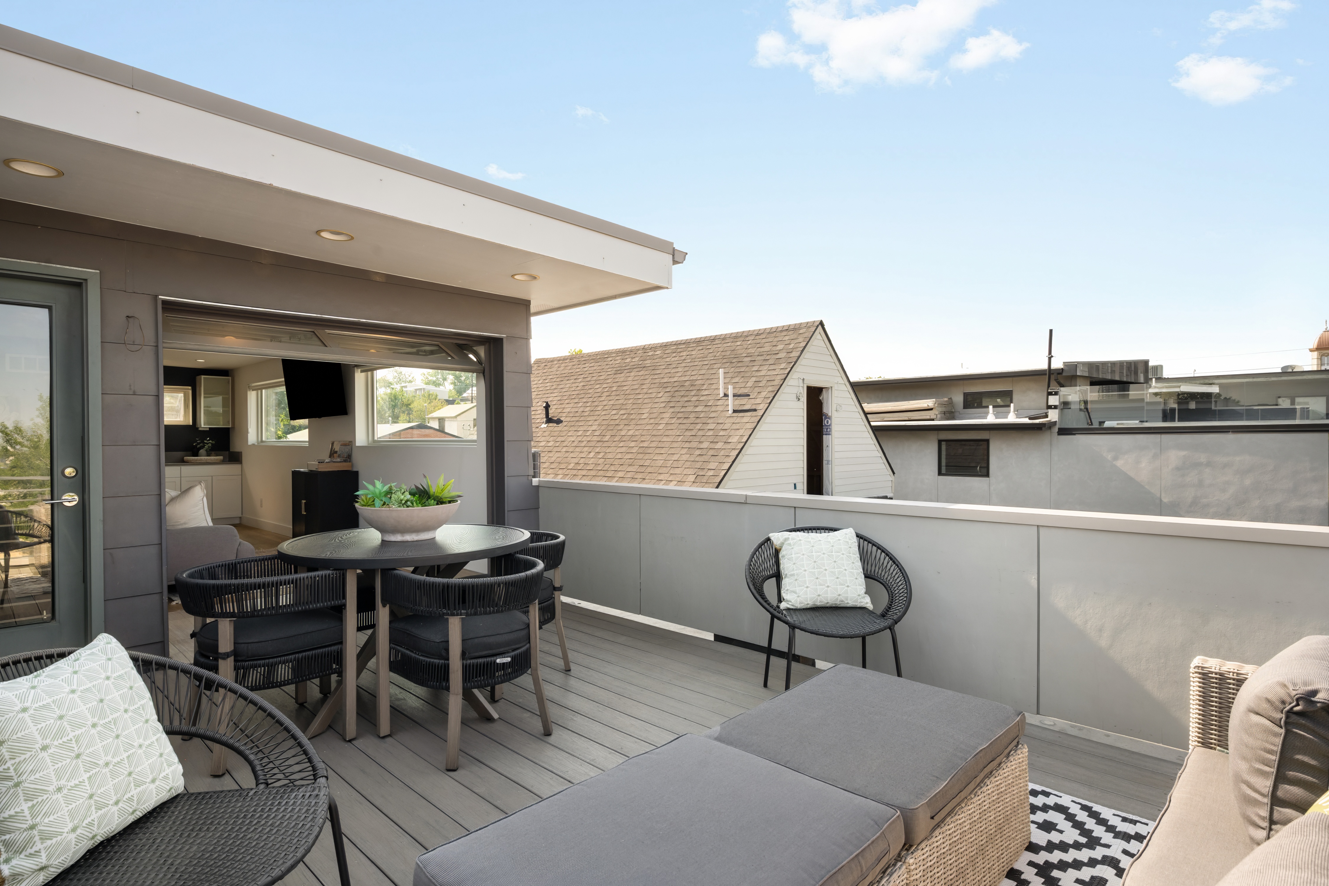  Seamlessly blends contemporary architecture & refined finishes - 物件實景