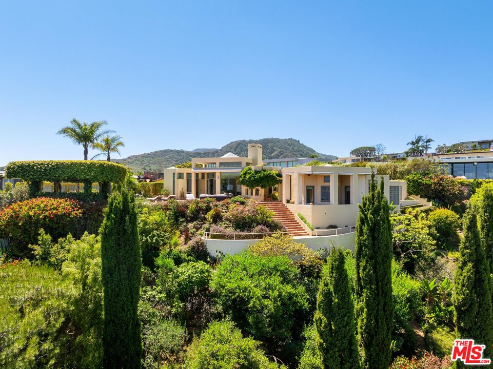 Pacific Palisades, California, 90272, United States, 4 Bedrooms Bedrooms, ,2 BathroomsBathrooms,Residential,For Sale,1770890