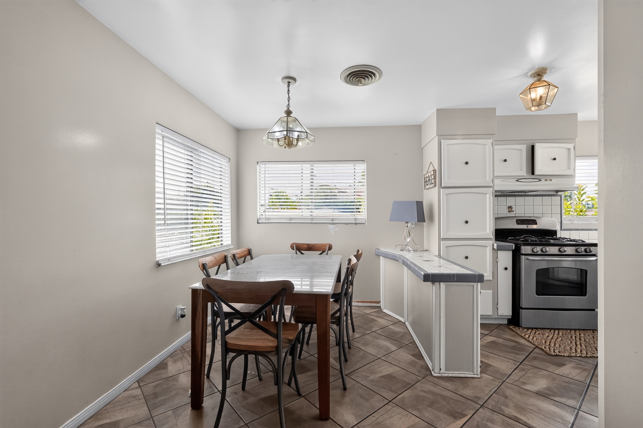  7615 Kittyhawk Avenue - 物件實景