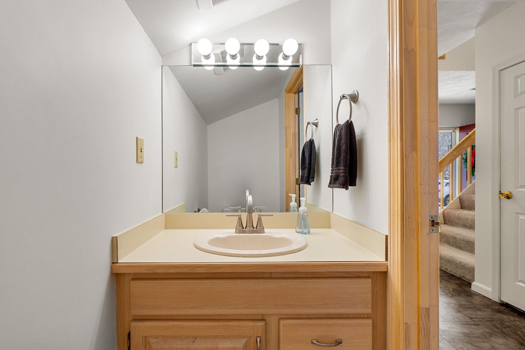 Haverhill, Massachusetts, 01830, United States, 2 Bedrooms Bedrooms, ,3 BathroomsBathrooms,Residential,For Sale,2001775