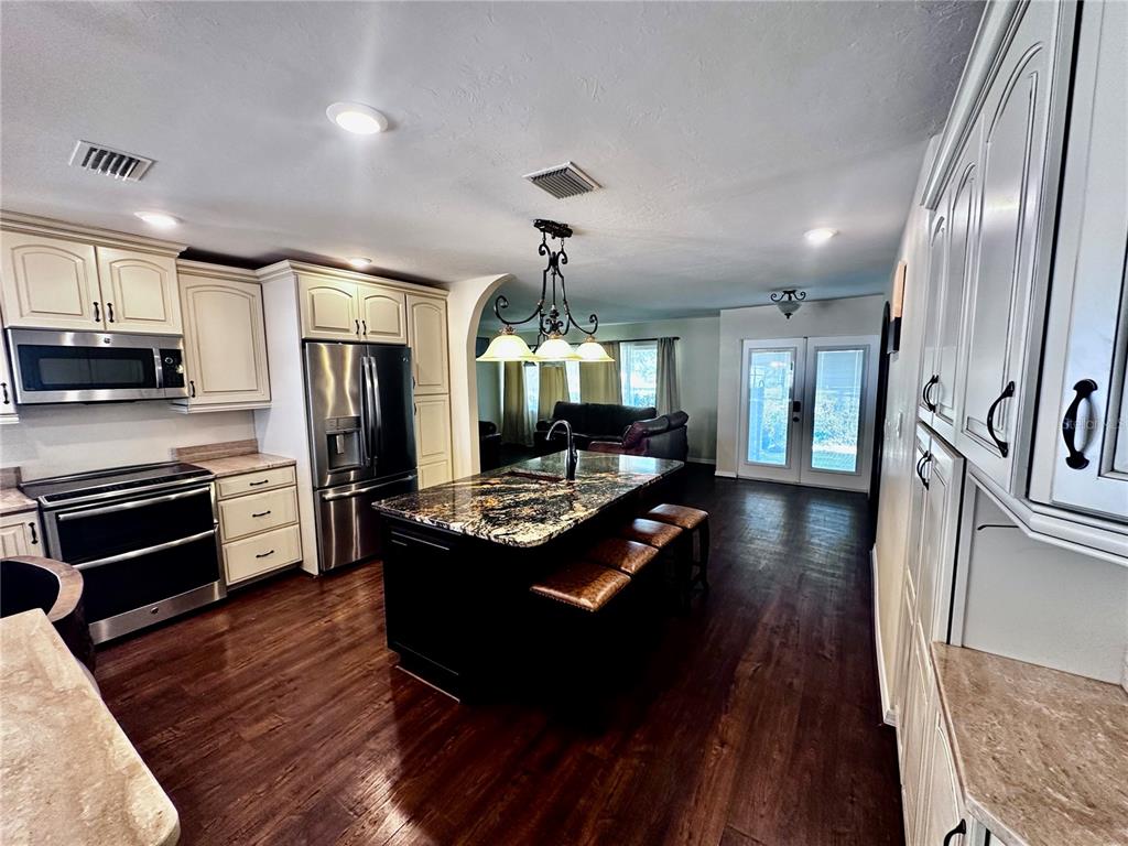 Sarasota, Florida, 34235, United States, 4 Bedrooms Bedrooms, ,3 BathroomsBathrooms,Residential,For Sale,1883388