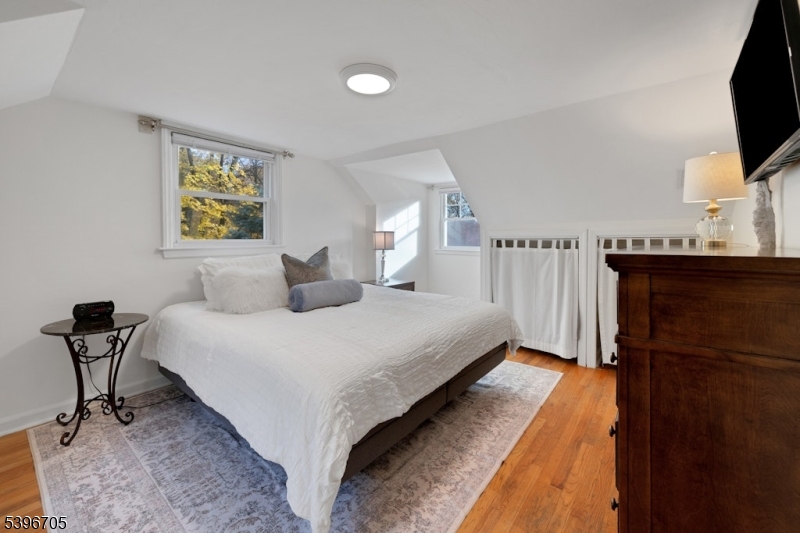 Mountain Lakes Boro, New Jersey, 07046, United States, 3 Bedrooms Bedrooms, ,2 BathroomsBathrooms,Residential,For Sale,1991088