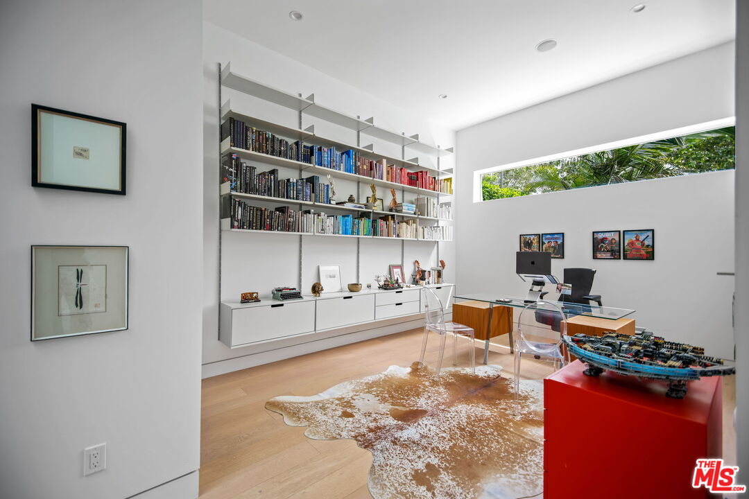 Los Angeles, California, 90046, United States, 5 Bedrooms Bedrooms, ,2 BathroomsBathrooms,Residential,For Sale,1829471