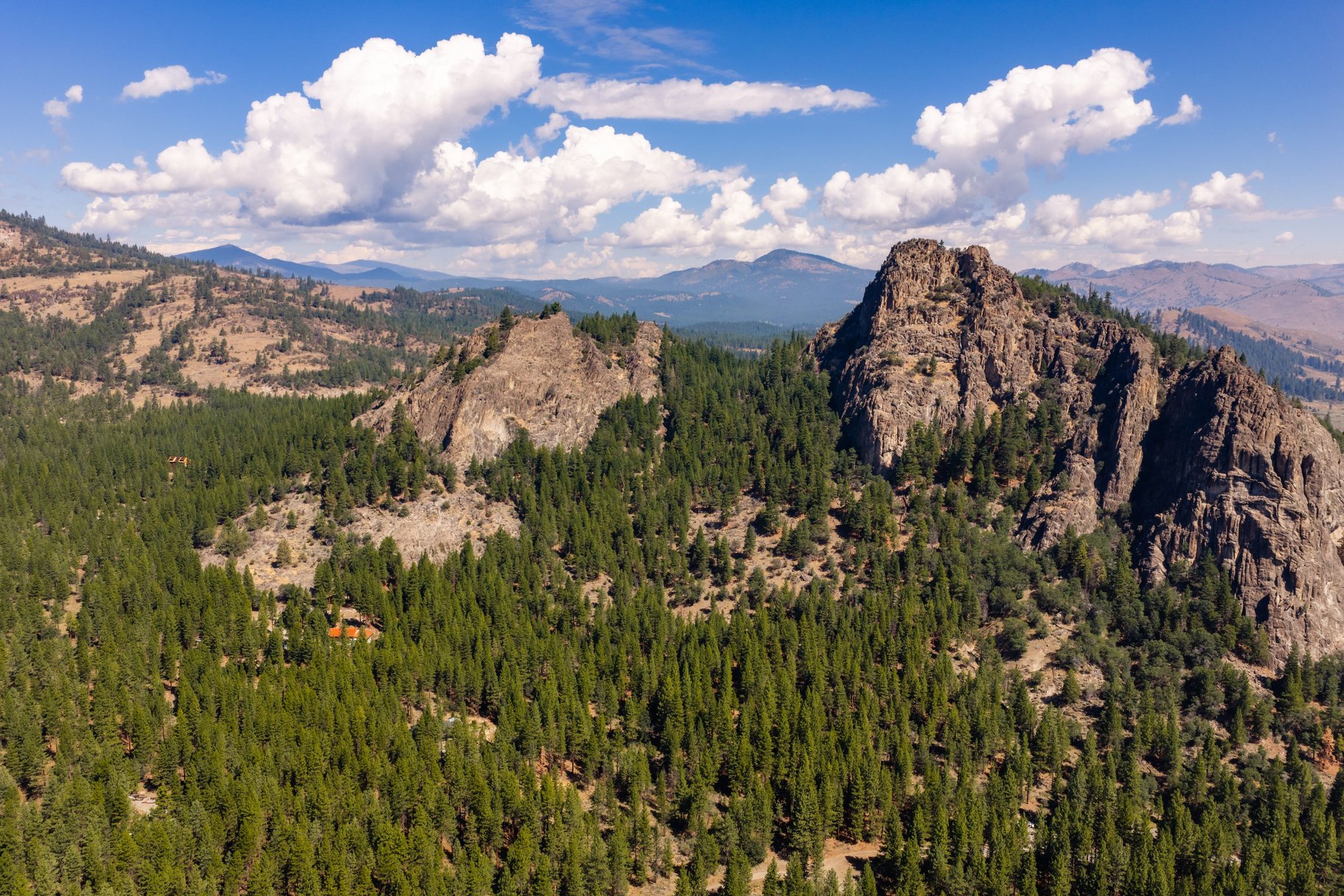  20 Private Acres. One Epic Location. - 物件實景