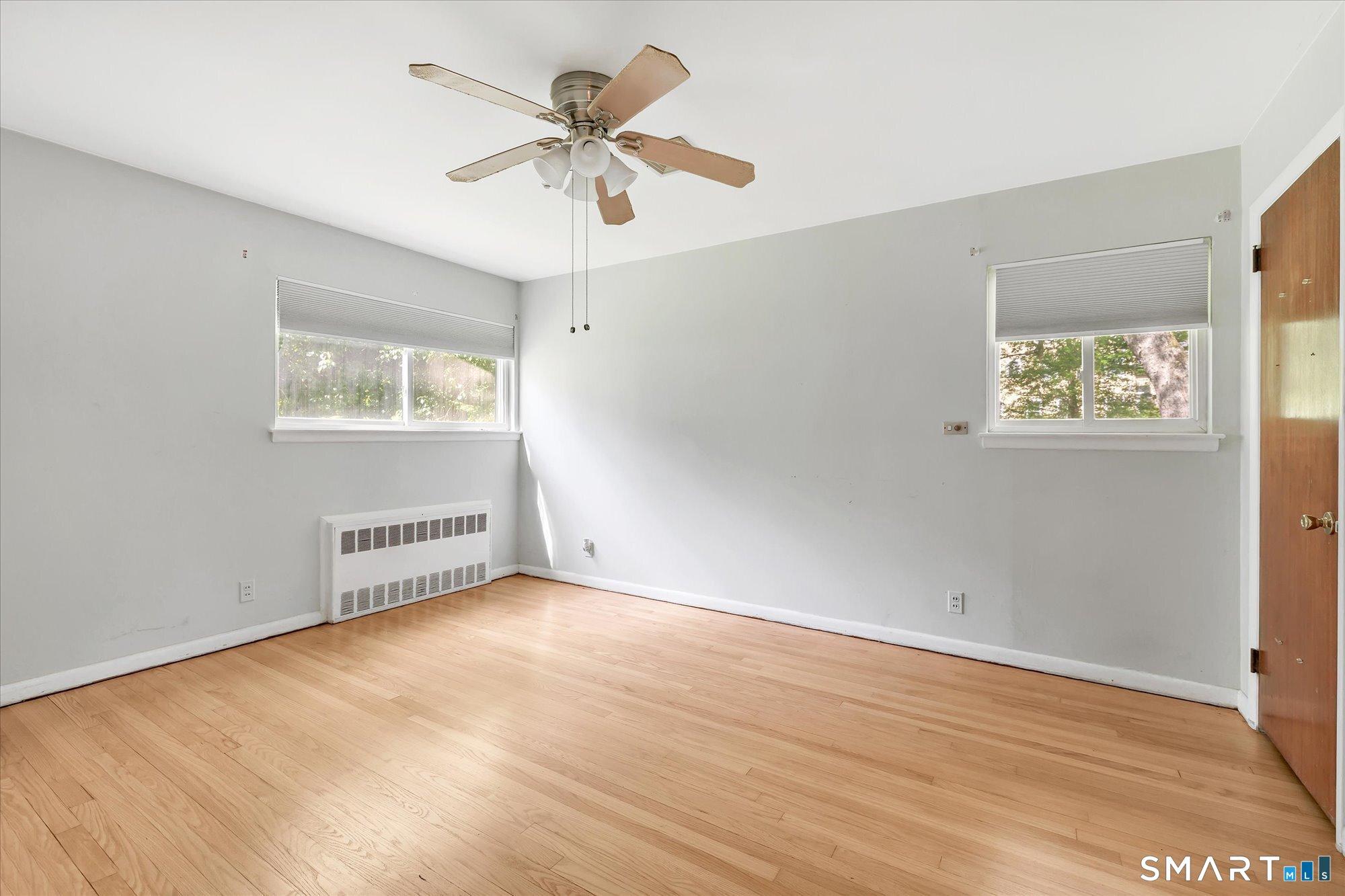 Trumbull, Connecticut, 06611, United States, 3 Bedrooms Bedrooms, ,2 BathroomsBathrooms,Residential,For Sale,2048685