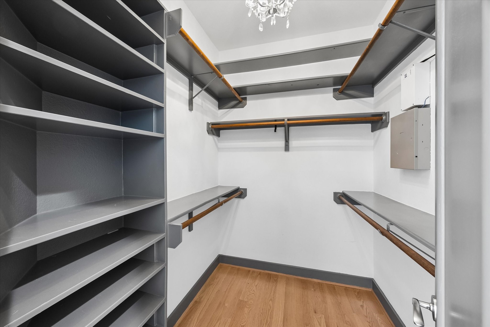  6406 Rodrigo Street B - 物件實景