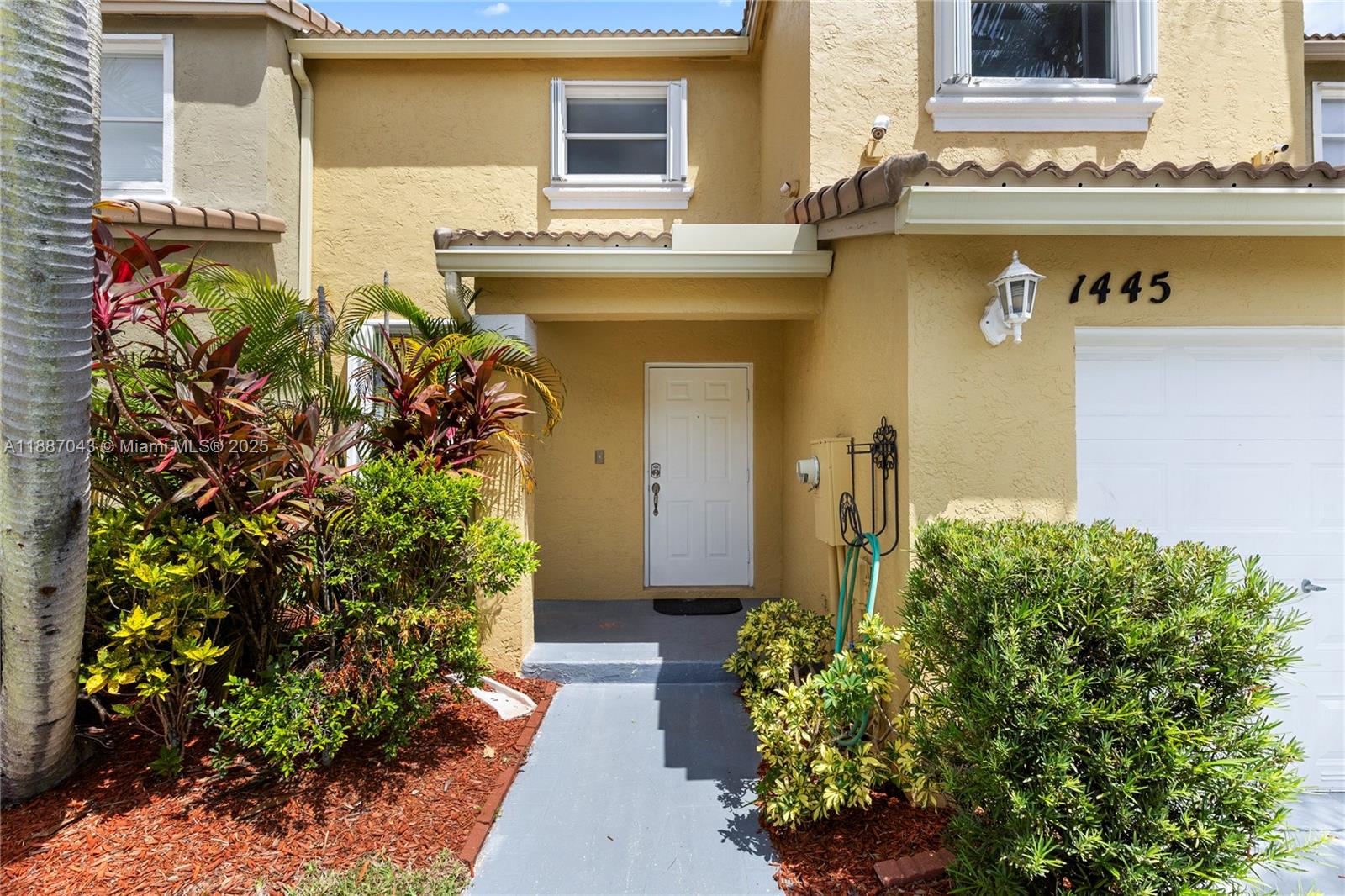 Pembroke Pines, Florida, 33028, United States, 3 Bedrooms Bedrooms, ,3 BathroomsBathrooms,Residential,For Sale,1958356