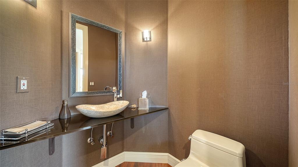 Longboat Key, Florida, 34228, United States, 2 Bedrooms Bedrooms, ,3 BathroomsBathrooms,Residential,For Sale,1989071