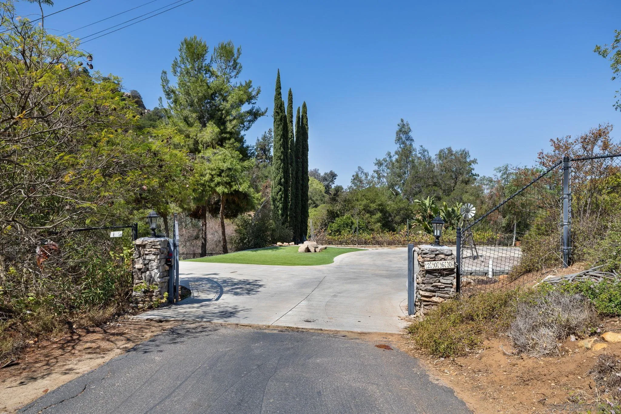 El Cajon, California, 92021, United States, 3 Bedrooms Bedrooms, ,3 BathroomsBathrooms,Residential,For Sale,1942196