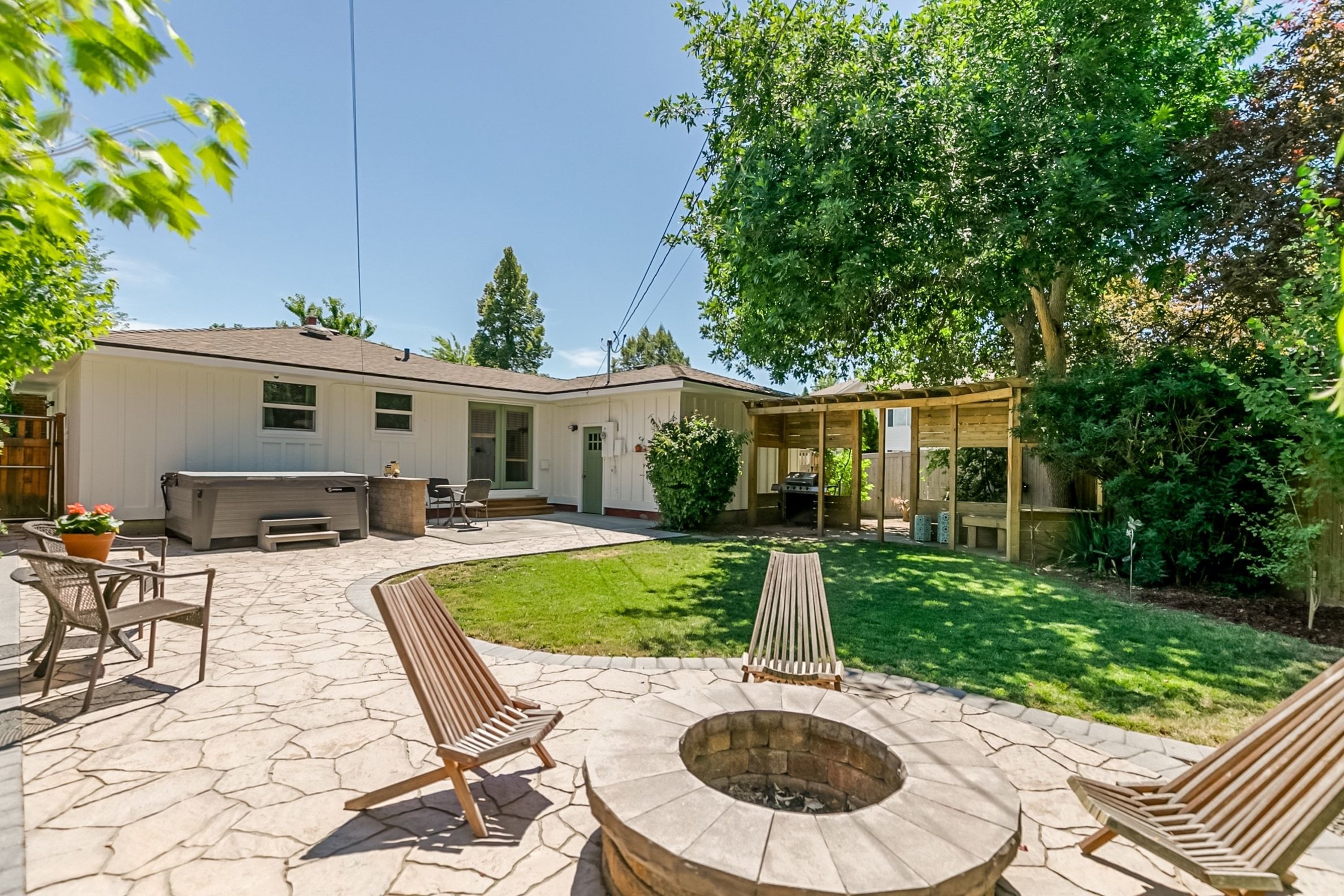  Parklike Yard, 3 Bedroom 1.5 Bath Home - 物件實景