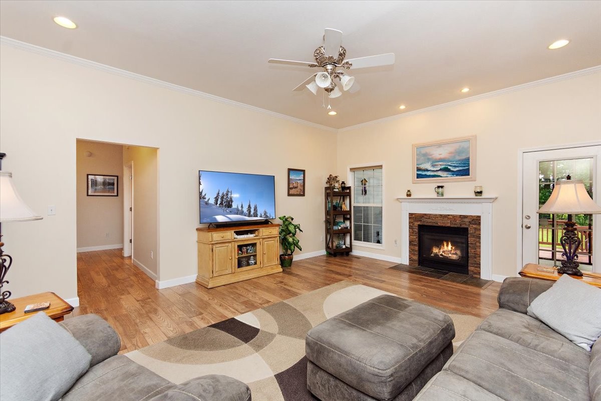 Manchester, Tennessee, 37355, United States, 3 Bedrooms Bedrooms, ,2 BathroomsBathrooms,Residential,For Sale,1907523