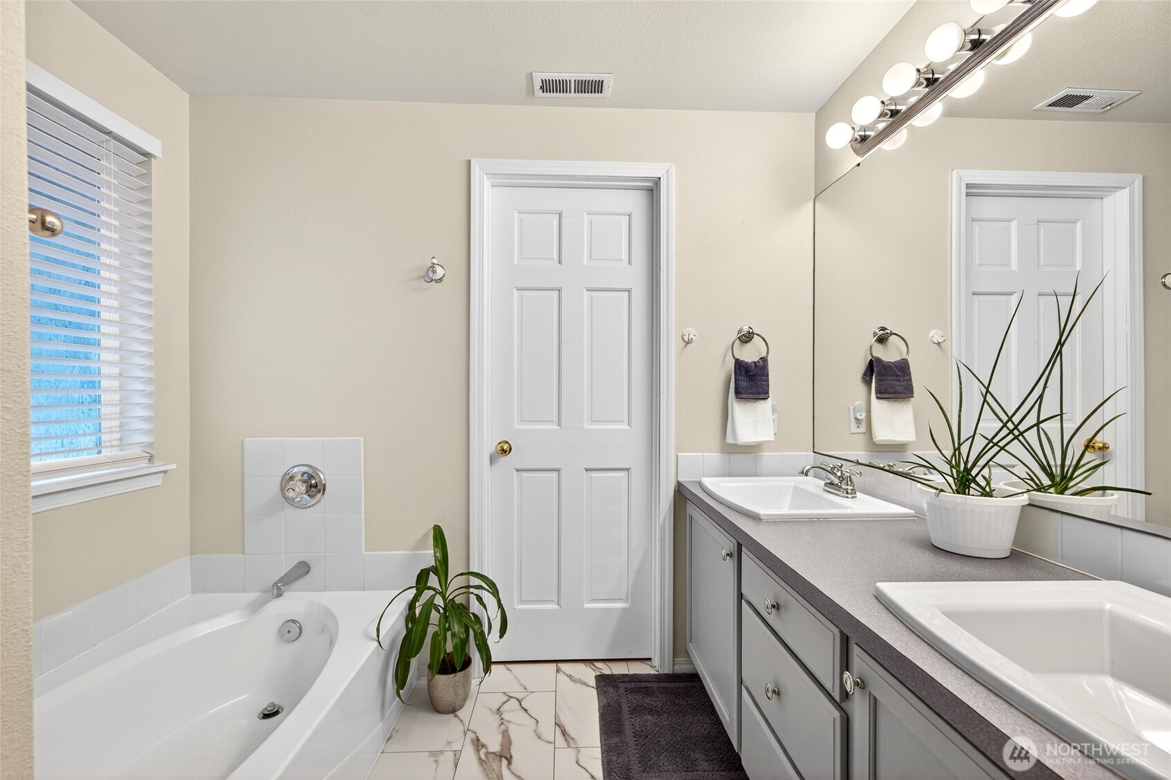 Tacoma, Washington, 98446, United States, 3 Bedrooms Bedrooms, ,3 BathroomsBathrooms,Residential,For Sale,1995150