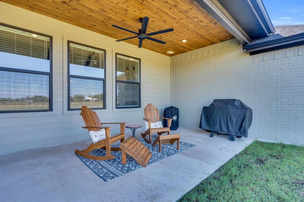 Waxahachie, Texas, 75167, United States, 4 Bedrooms Bedrooms, ,2 BathroomsBathrooms,Residential,For Sale,1975202