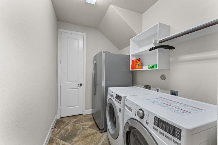 Pearland, Texas, 77089, United States, 4 Bedrooms Bedrooms, ,4 BathroomsBathrooms,Residential,For Sale,1967646